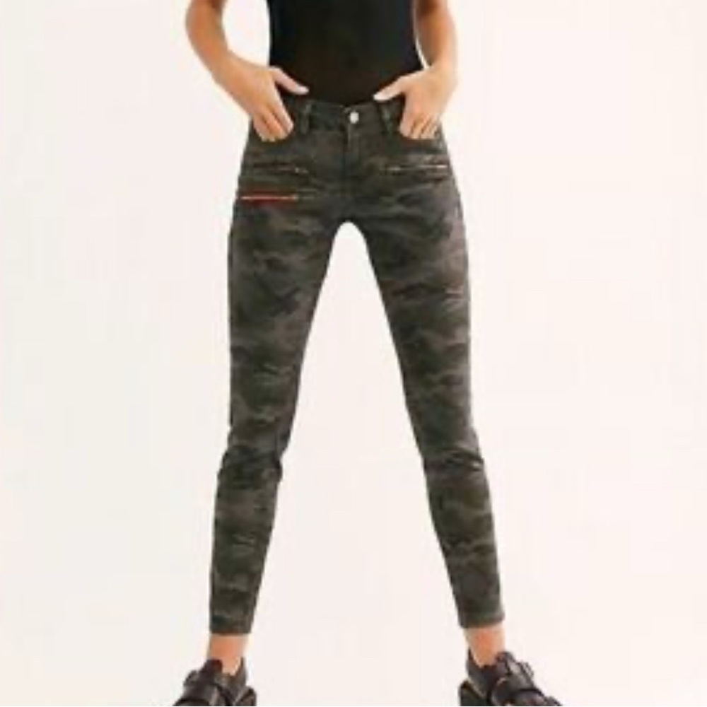 Etienne Marcel Classic Camo Multi Zip Skinny Moto Jeans EM7034 Size 28 0016